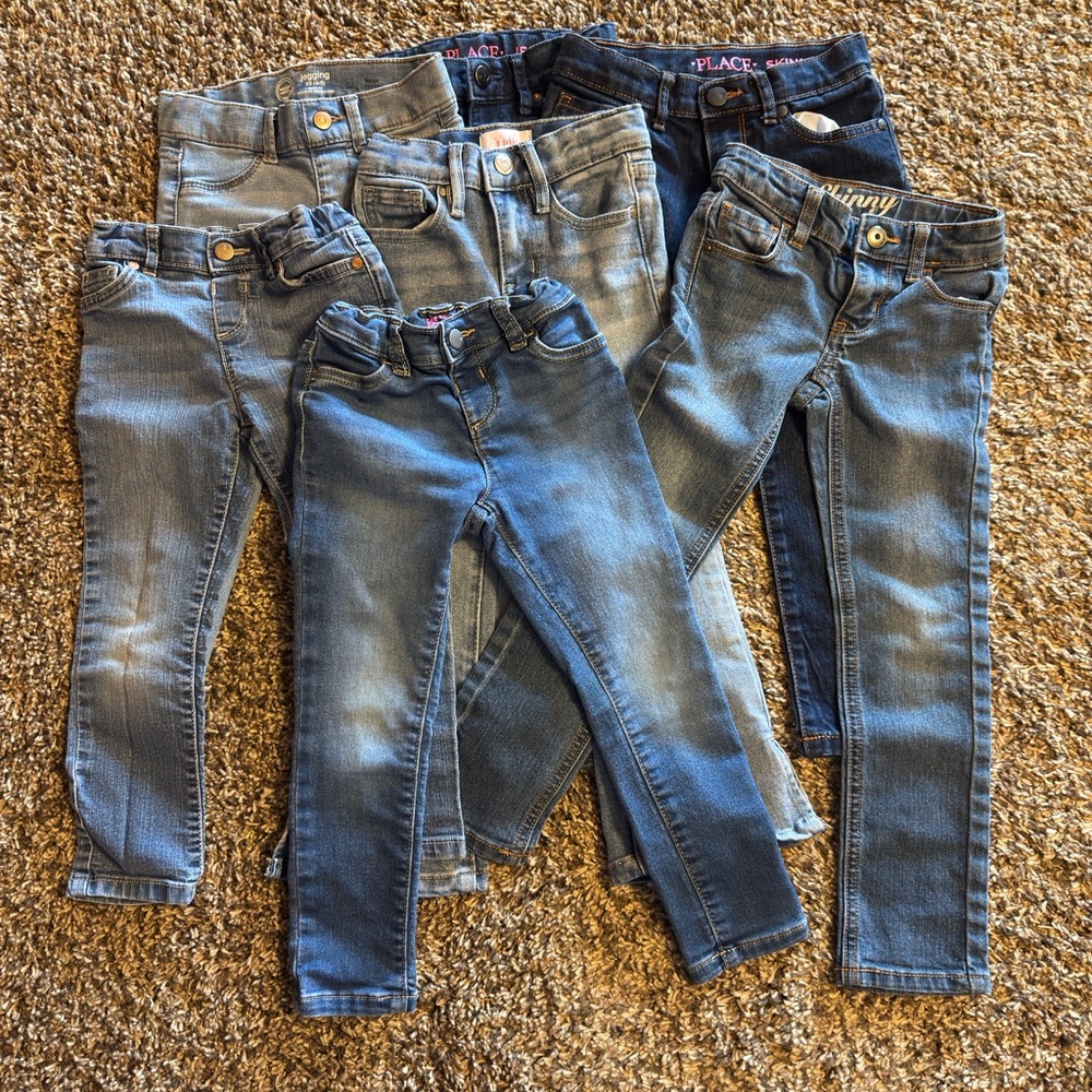7 pairs of size 5 girls jeans. 1 pair straight leg, 1 pair flare, 5 pairs skinny